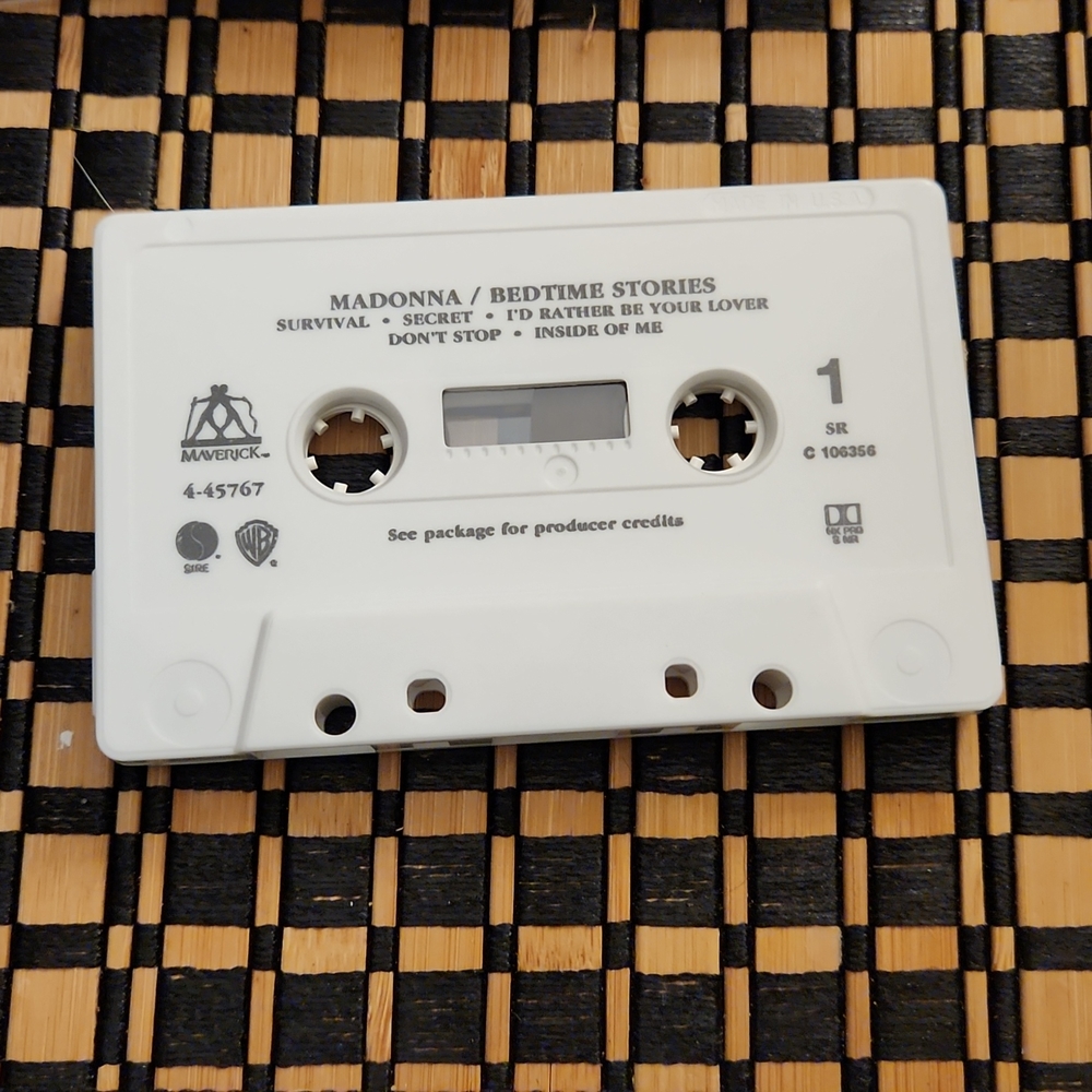 Madonna Bedtime Stories on tape. - Picture 3 of 5